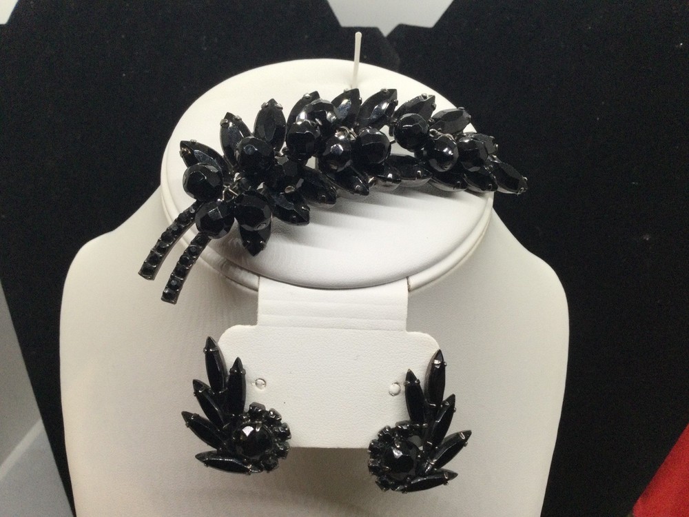 Vintage Black Glass Rhinestone Brooch And Clip Earrings