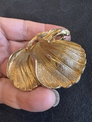 Lisner Large Vintage Gold Toned Brooch Signed
