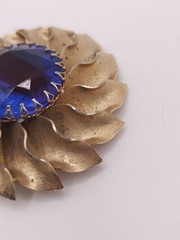 Stunning VTG Bi-Color Art Glass Sunburst Gold-Tone Brooch