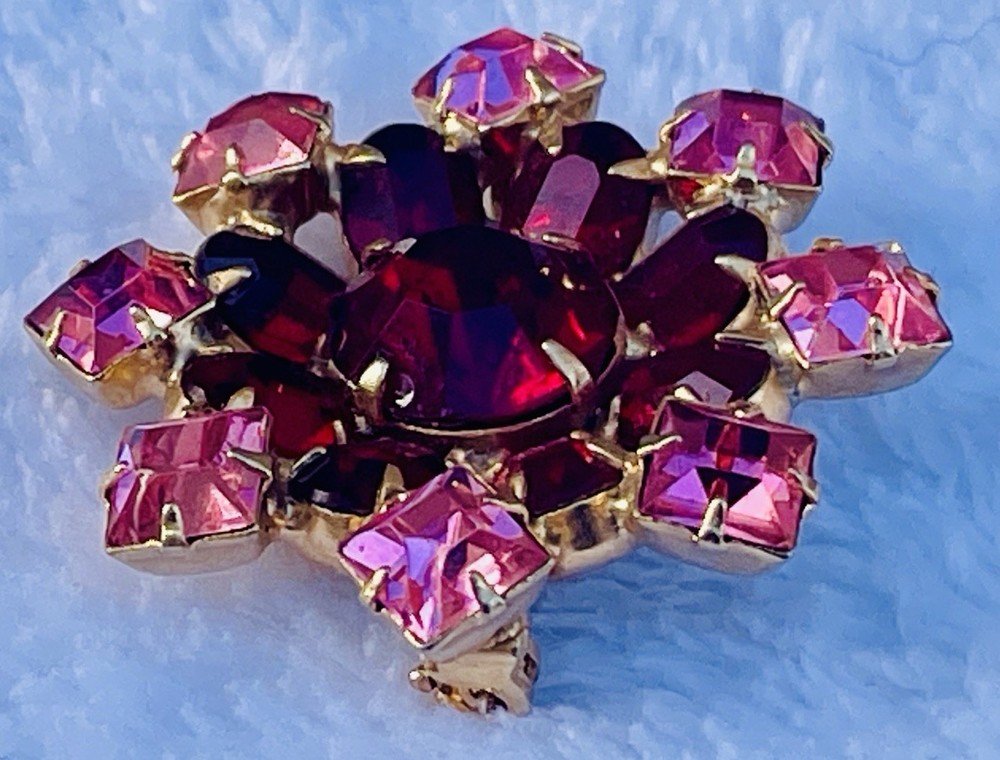 Vintage Ruby Red & Pink Rhinestone Brooch Pin, Layered Starburst Gold Tone 1.25”