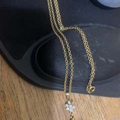 Gold tone Teardrop Filigree Pendant Necklace – Elegant Vintage Style with chain