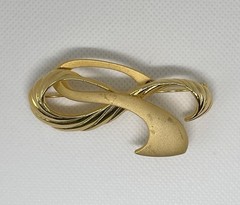 Vintage Signed Tona Ribbon Brooch Brushed and Textured Gold Tone Swirl Design
