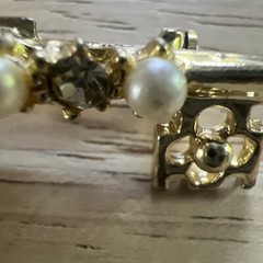 Beautiful Brooch Pin Gold Tone Faux Pearls Clear Rhinestones Key Shape 1 3/4″