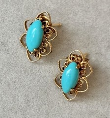 Vintage gold tone filigree flower cabochon maybe turquoise stud earrings lovely