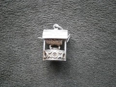 Large Wishing Well Vintage Sterling Silver Bracelet Charm Pendant 5.2g