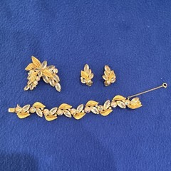 Weiss Signed Gold Tone Clear & AB Rhinestone Leaf Bracelet Earrings Brooch Set