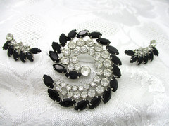 VINTAGE ESTATE JEWELRY SIGNED B DAVID BLACK RHINESTONE CLIP EARRINGS BROOCH PIN
