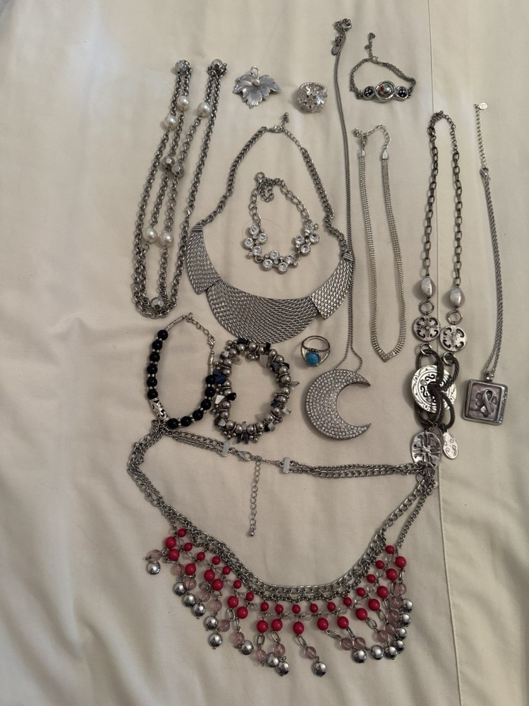 Lot Costume Jewelry Good Quality Silver Tone 14 Pieces Wearable.