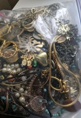 2 Pounds Jewelry Costume Vintage Mix LBS necklaces bracelets pins rings etc lbs