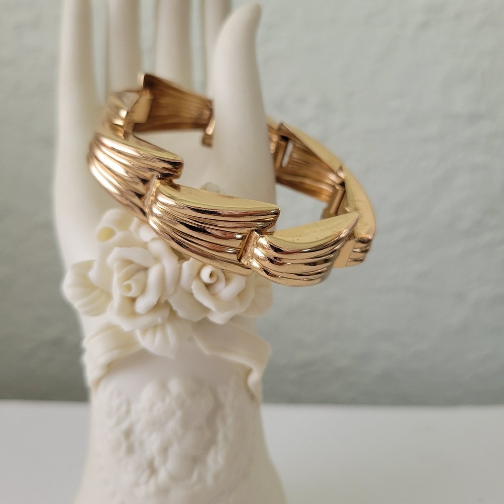 Vintage Mid-Century Women’s 6.5” Heavy Gold Plated Unique Design Bracelet