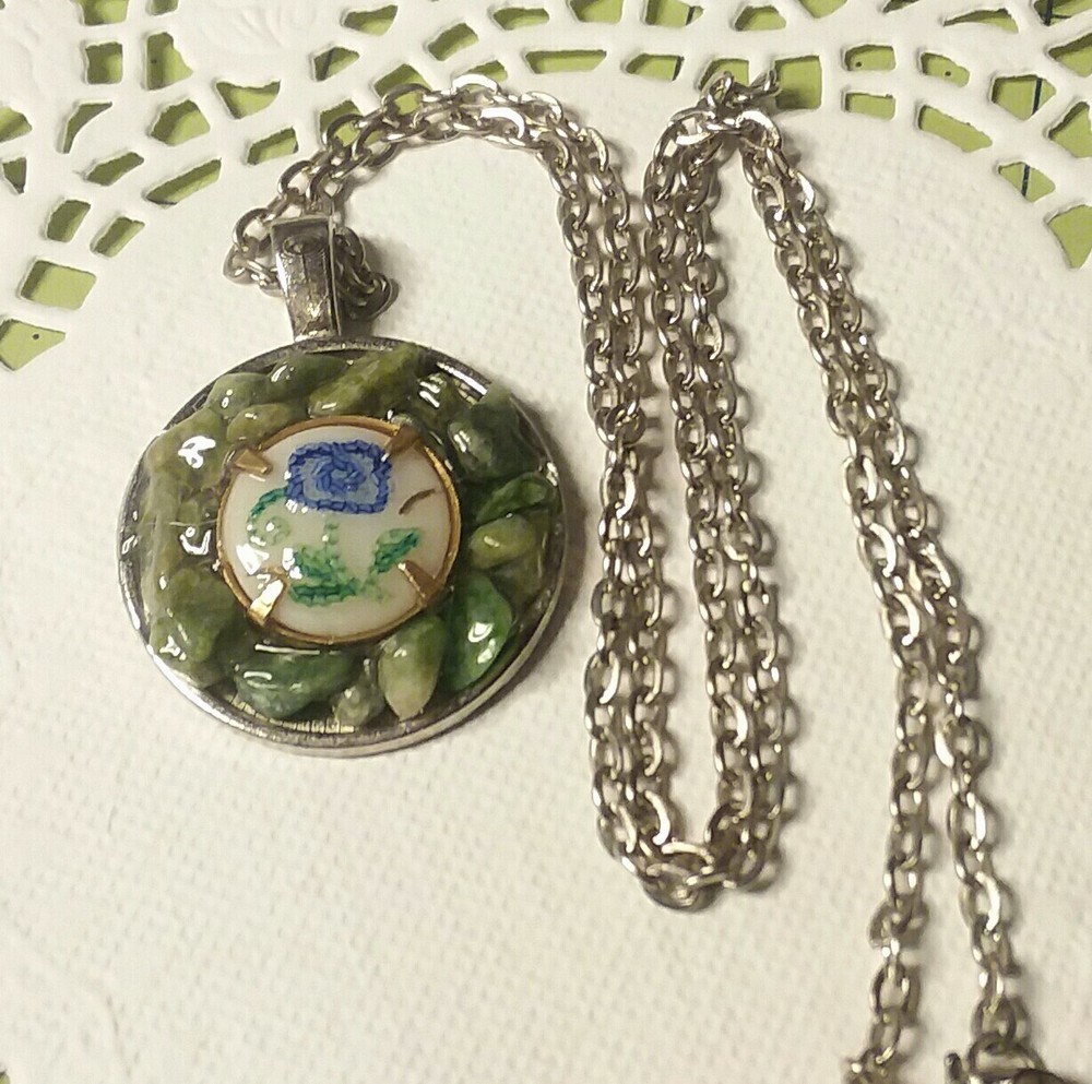 MaryBee Silver Tone 20″ Chain W/1″ Jade Chip Pendant Necklace 12-01-2021