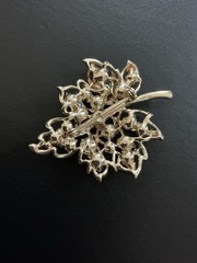 Vintage Emerald Green And Clear Rhinestone Leaf Brooch Fall Pin Goldtone