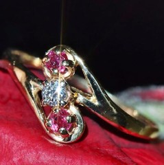14k yellow gold 3-stone sz 6.25 ring 0.15ct natural diamond, treated ruby 1.3g