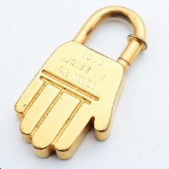 HERMES Rare 2002 “Annee de la Main” Hand Padlock Charm Lock Used Auth 4072