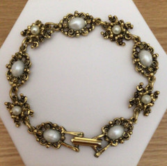 Victorian Style Enhanced Faux Pearl 8″ Jewelry Bracelet Antique Gold Tone