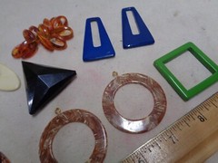 Vintage bakelite earrings lot & misc. for restore 1950 MOD 1959 ? mixed lot