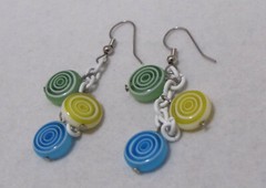 Vtg Green Yellow Blue Bull’s-Eye Inlaid Plastic Disks White Chain Dangle Earring