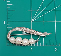 VTG Sterling Silver Brooch 1.75in Leaf Pod 4 Cultured Ivory Pearls MCM 5g Estate