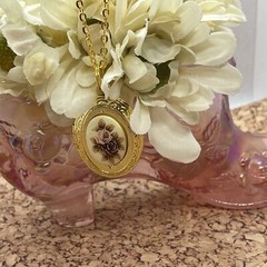 Vintage Style ROSE Cameo Locket Pendant Necklace Roman Woman Gold Tone Valentine