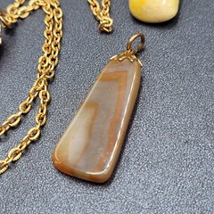 Vintage Agate Stone Gold Tone Chain Polished 3 Pink Brown Yellow Pendants 24″
