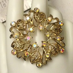 Stunning Vintage Estate Goldtone & AB Rhinestone Snowflake Wreath Brooch