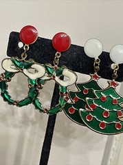 Vtg CHRISTMAS JEWELRY LOT Brooch Dangle Earrings Bells Tree Holly Wreaths