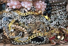 BEAUTIFUL VINTAGE JEWELRY LOT 2LBS #1 (U Get What U C In Pics:)