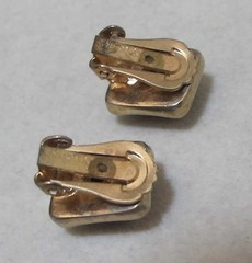 Vintage BARCLAY Faux Amethyst Purple Glass Gold Tone Clip Earrings 1/2″