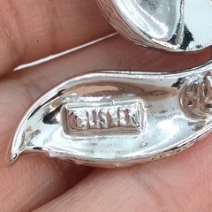 Vintage Lisner Textured Brooch Swirl Bow Pin Brushed Silver Tone MCM Ribbon