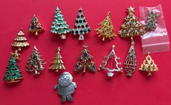 VINTAGE CHRISTMAS TREE BROOCH PIN LOT BOOK PIECE WEISS JJ ATTRUIA 1928 MCM 16p N