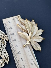 Vintage Crown Trifari Leaf Necklace 16.5 Gold Tone w Matching Brooch