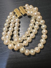 VTG Liz Claiborne LCI Faux Pearl Triple Strand Bracelet Gold Tone Clasp 6 3/4”