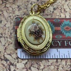 Vintage Style ROSE Cameo Locket Pendant Necklace Roman Woman Gold Tone Valentine