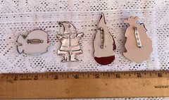 Lot of 7 Christmas Santa Vintage Brooches Pins Earrings 1970s-2000s?