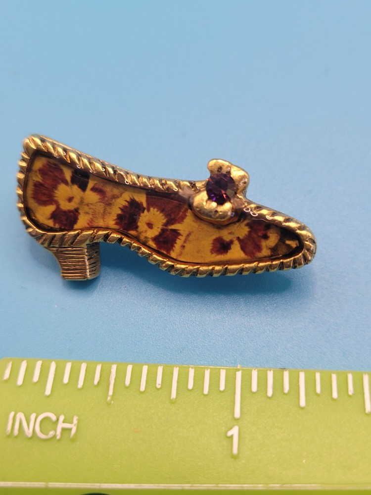 Maximal Art John Wind Shoe Brooch Pin Vintage Goldtone