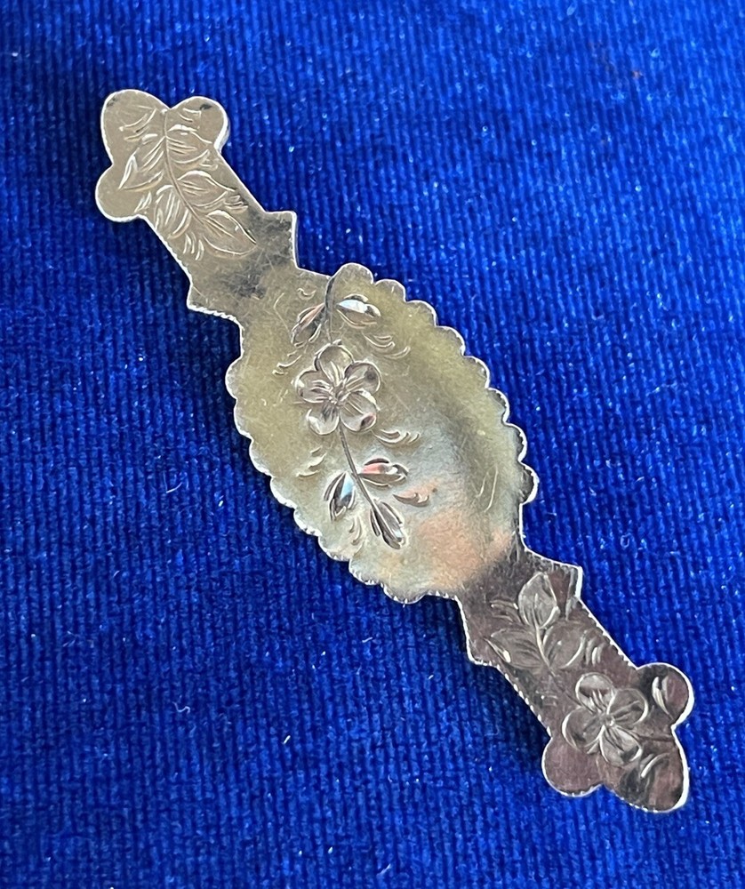 14k Gold Plate Laminate Top Body Engraved Victorian Bar Pin Brooch