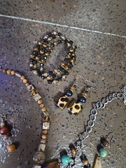 Stunning colorful vintage Matching Jewlery Lot