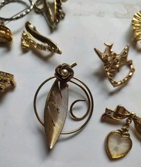 Odd Lot Of 14 Brooches Unbranded Some Vintage