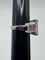 STERLING SILVER 925 RING SIZE 7 PINK PRINCESS CUT THREE STONE COCKTAIL MILGRAIN