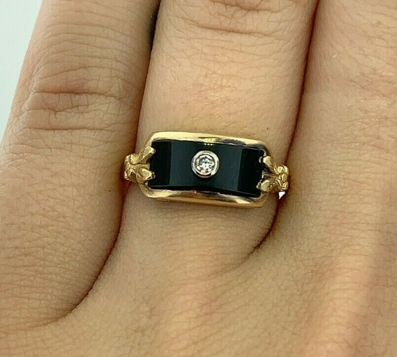 Antique Ladies 14k Yellow Gold Black Onyx & Diamond .05ct Ring size 6