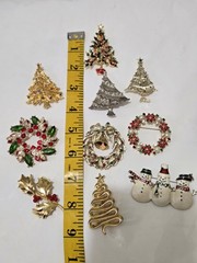 Lot Of 10 Christmas Brooches Christmas Trees Wreaths Snowmen Holly Pin Brooch