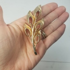 Vintage Brushed Gold Tone Leaf Brooch 3.25″
