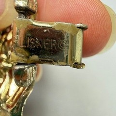 Vintage Lisner Gold Tone Green AB Rhinestone Bracelet 7.5″
