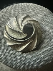 Vintage Silver Brushed Matte Brooch Lapel Scarf Pin Swirl Modernist Deco Career