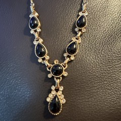 Vintage Black and Gold Toned /Rhinestone Tear Drop Necklace 16”. 57