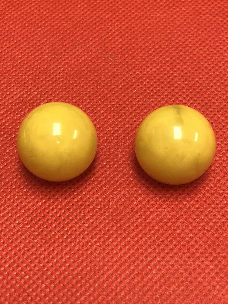 VINTAGE BRASS & BUTTERSCOTCH BAKELITE 0.75″ OR 21 MM BALL SNAP ON EARRINGS