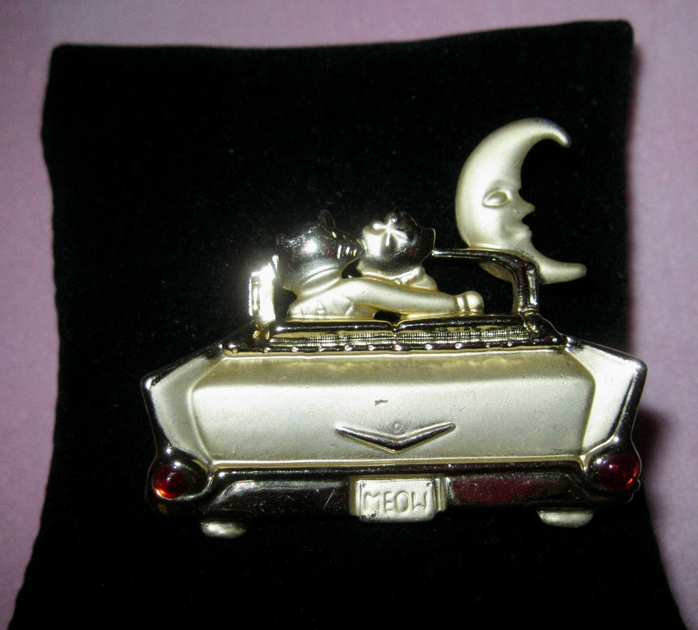 JJ JONETTE RARE/SIGNED “KATS DRIVING IN A CONVERTIBLE BROOCH” MEOW, ADORABLE!