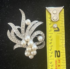 Vintage Pearl & Rhinestone Brooch Silver‑Tone Floral Swirl – Elegant 1950s Style