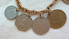 VINTAGE COIN CHARM BRACELET 11 INT COINS