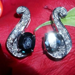 18k white gold 2.69ct natural, treated sapphire natural diamond earrings 5.78gr